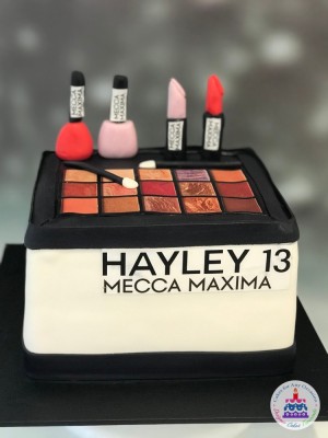 Vanity_Kit_Fondant_Cake.jpg
